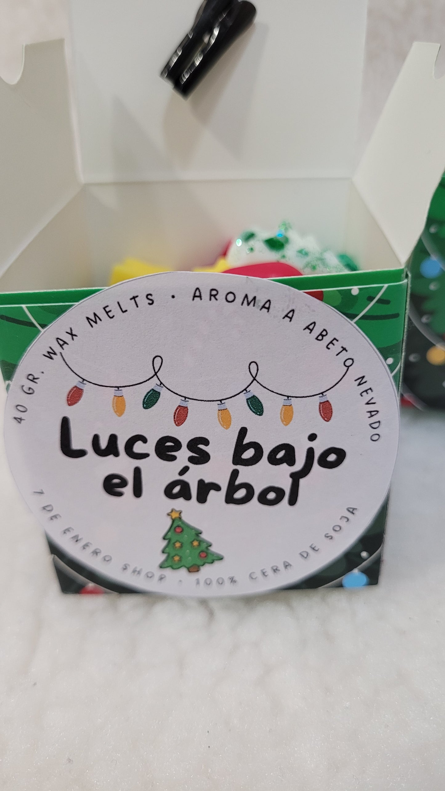 Luces bajo el árbol